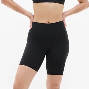 Athleta Black Transcend High Rise 7” Short Small
